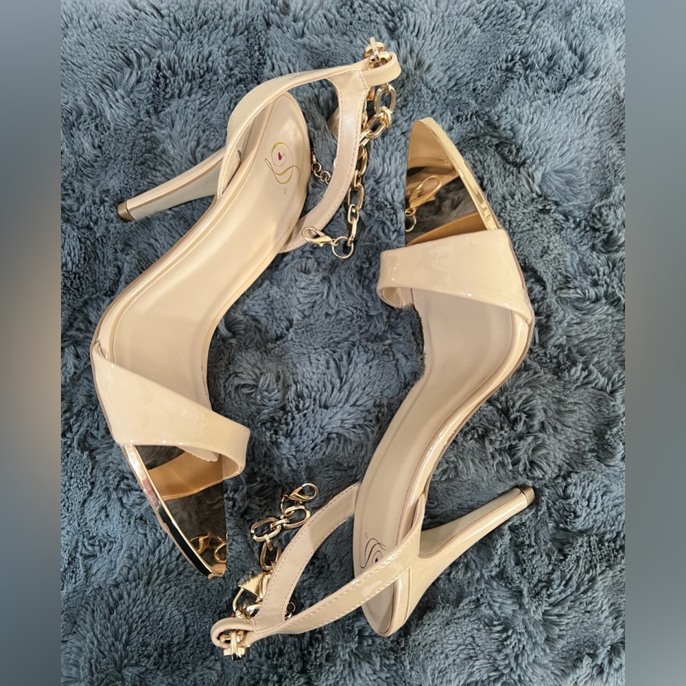New nude heels with chain detail